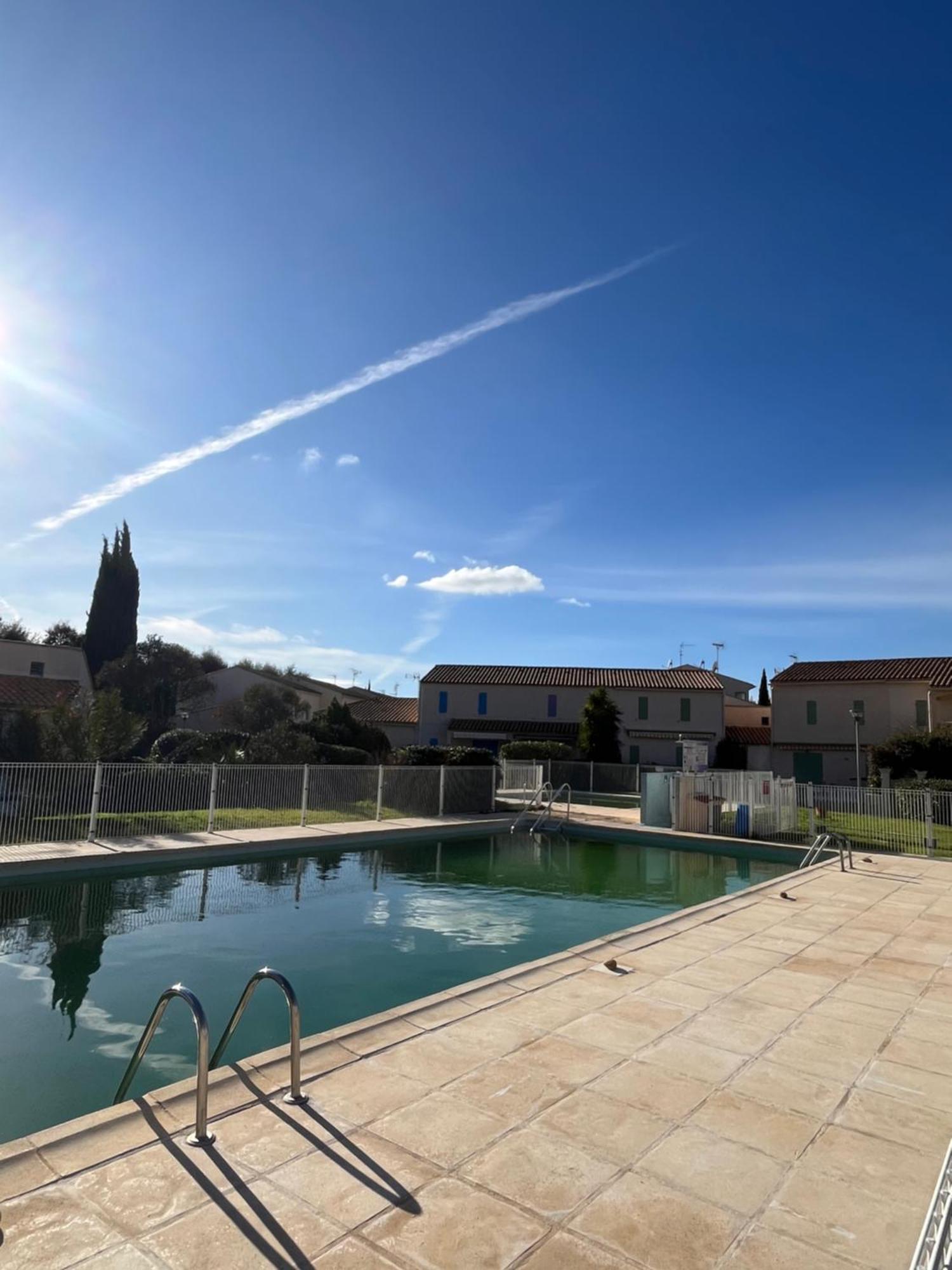 Appartement T2, 4 Personnes, Climatise, Avec Piscine, Village De La Mer 라론드레모레 외부 사진